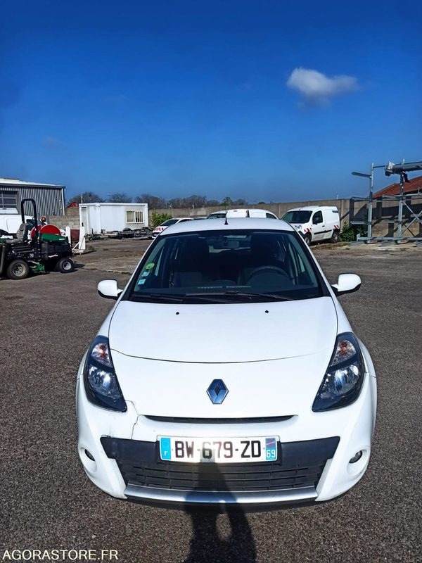 RENAULT CLIO 3 5 PORTES 5 PLACES 1.5 DCI 88CH 2011 58682KM - Автомобил: слика 2 RENAULT CLIO 3 5 PORTES 5 PLACES 1.5 DCI 88CH 2011 58682KM - Автомобил: слика 2