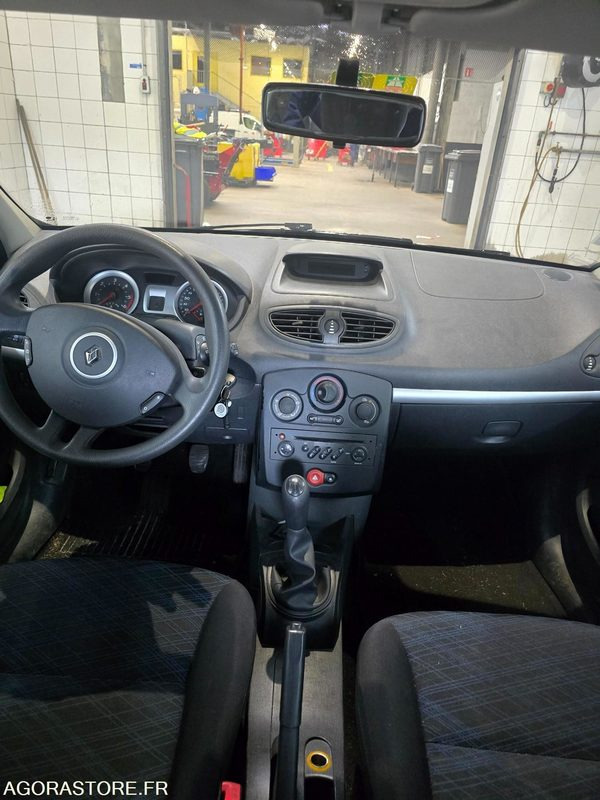RENAULT CLIO - Автомобил: слика 2 RENAULT CLIO - Автомобил: слика 2