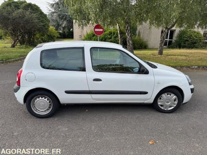 RENAULT CLIO SOCIETE - Автомобил: слика 4 RENAULT CLIO SOCIETE - Автомобил: слика 4