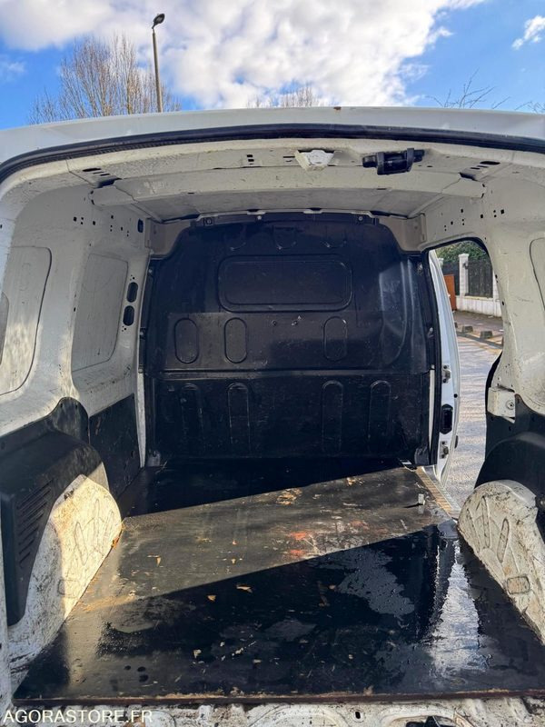 RENAULT KANGOO - 2016 - 300 000 KM - Мало комбе: слика 4 RENAULT KANGOO - 2016 - 300 000 KM - Мало комбе: слика 4