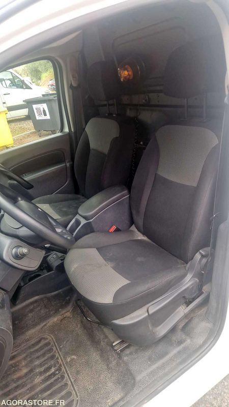 RENAULT KANGOO - 2021 / 151822 KM (FY-888-CW) - Мало комбе: слика 5 RENAULT KANGOO - 2021 / 151822 KM (FY-888-CW) - Мало комбе: слика 5