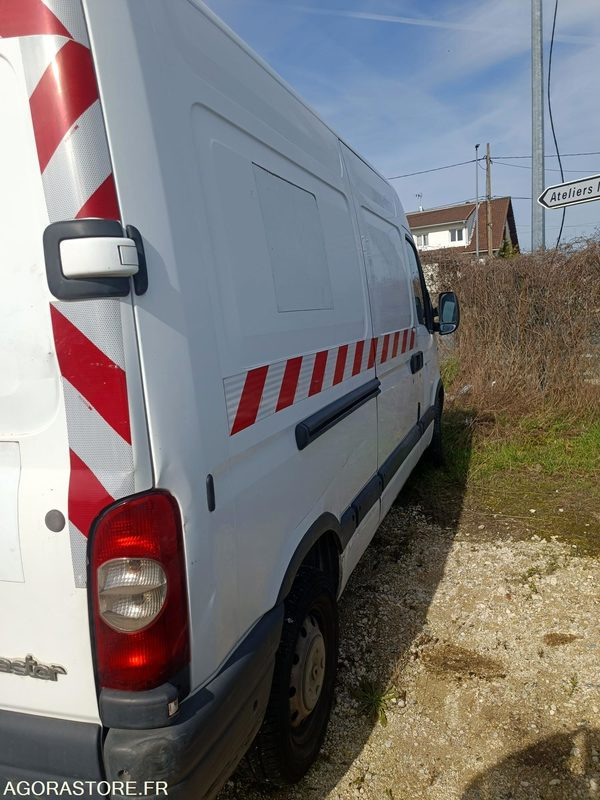 RENAULT MASTER - 2004 - 185782km - Товарно комбе: слика 4 RENAULT MASTER - 2004 - 185782km - Товарно комбе: слика 4