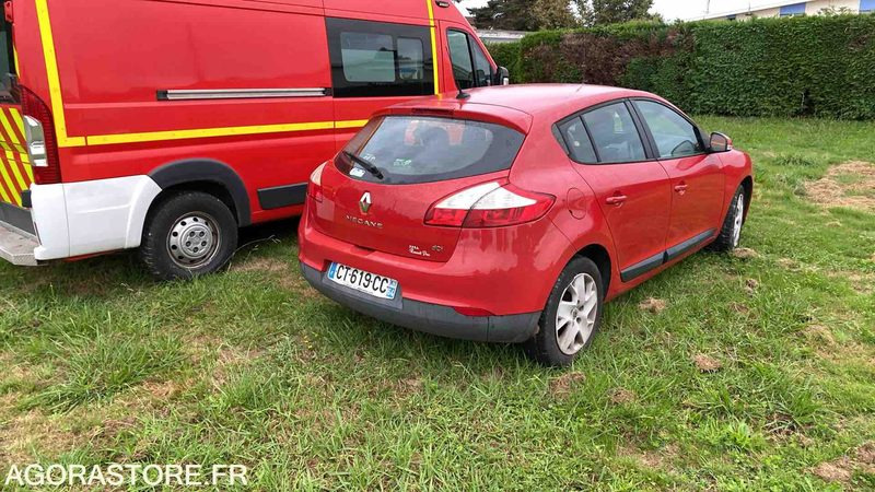 RENAULT MEGANE 309707kms - 2013 - Автомобил: слика 2 RENAULT MEGANE 309707kms - 2013 - Автомобил: слика 2