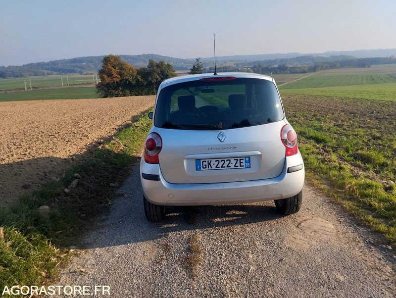 RENAULT MODUS - 102000 KILOMETRES - ESSENCE - Автомобил: слика 5 RENAULT MODUS - 102000 KILOMETRES - ESSENCE - Автомобил: слика 5