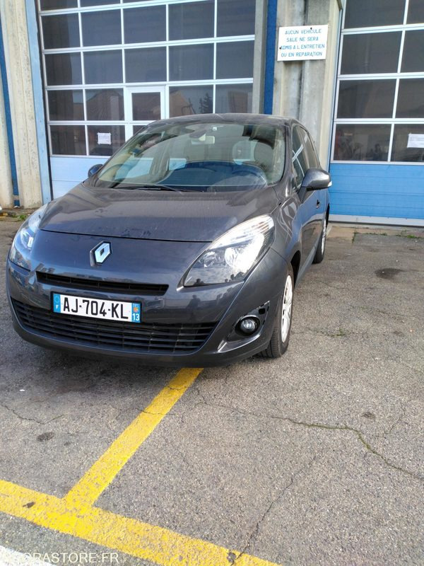 RENAULT SCENIC 1.9 DIESEL - Автомобил: слика 4 RENAULT SCENIC 1.9 DIESEL - Автомобил: слика 4