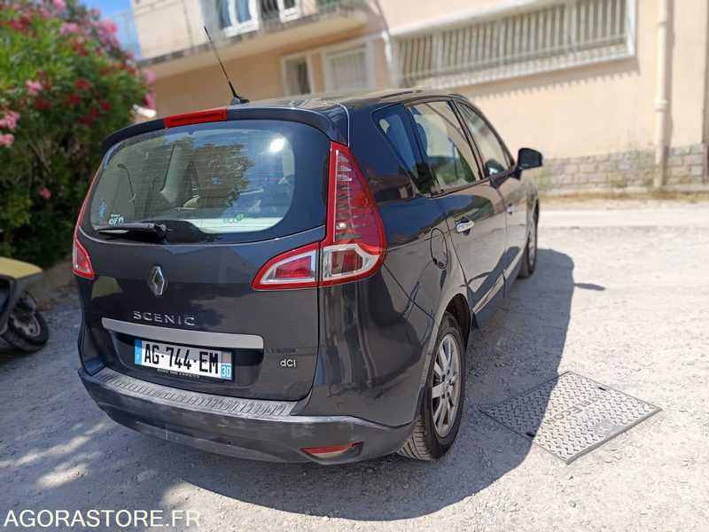 RENAULT SCENIC - 2009 - 154900KMS - Автомобил: слика 3 RENAULT SCENIC - 2009 - 154900KMS - Автомобил: слика 3