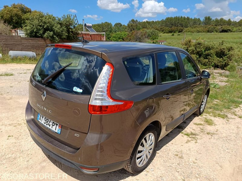 RENAULT SCENIC - 2010 - 138500KMS - Автомобил: слика 3 RENAULT SCENIC - 2010 - 138500KMS - Автомобил: слика 3