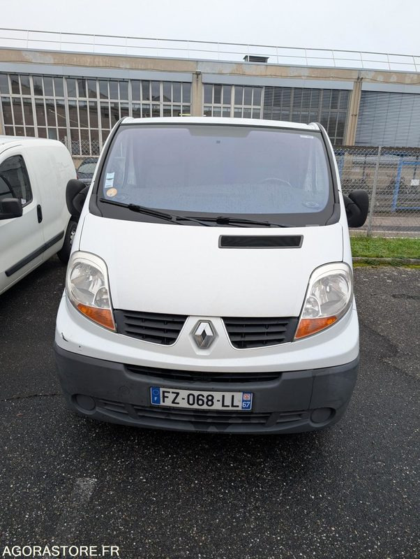 RENAULT TRAFIC 90CV 2.0 DCI - 209 014 KM - Товарно комбе: слика 2 RENAULT TRAFIC 90CV 2.0 DCI - 209 014 KM - Товарно комбе: слика 2