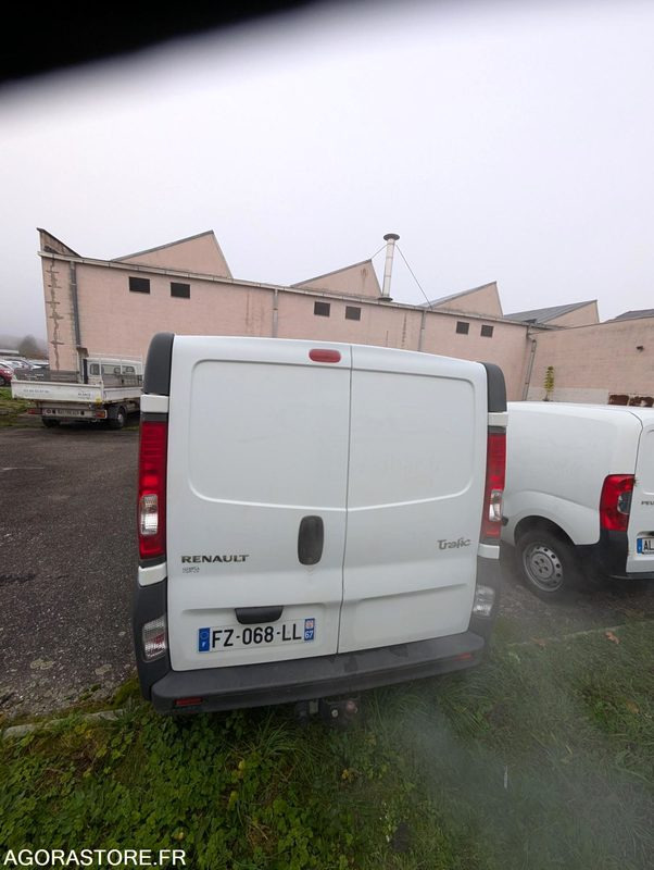 RENAULT TRAFIC 90CV 2.0 DCI - 209 014 KM - Товарно комбе: слика 4 RENAULT TRAFIC 90CV 2.0 DCI - 209 014 KM - Товарно комбе: слика 4