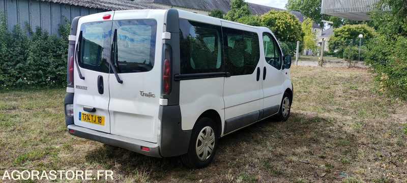 RENAULT TRAFIC II - Минибус, Патничко комбе: слика 2 RENAULT TRAFIC II - Минибус, Патничко комбе: слика 2
