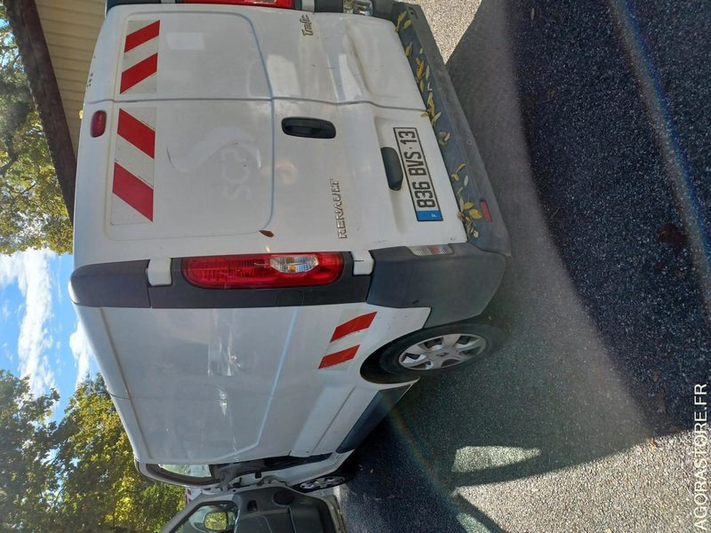 RENAULT TRAFIC / REF SCP : 818 - Товарно комбе: слика 2 RENAULT TRAFIC / REF SCP : 818 - Товарно комбе: слика 2