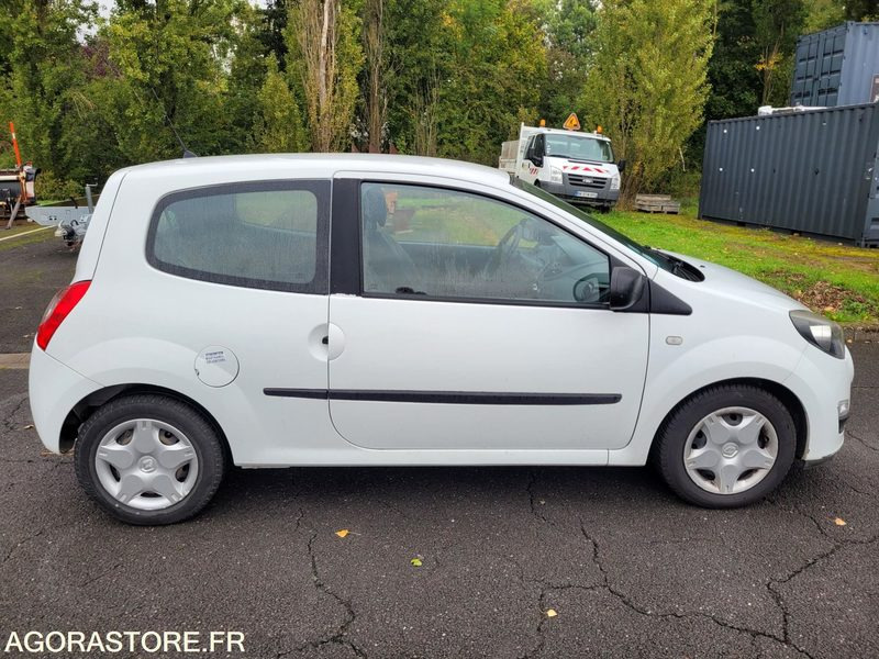 RENAULT TWINGO - DB-290-VQ - VIN VF1CNJ10550142907 - Автомобил: слика 4 RENAULT TWINGO - DB-290-VQ - VIN VF1CNJ10550142907 - Автомобил: слика 4