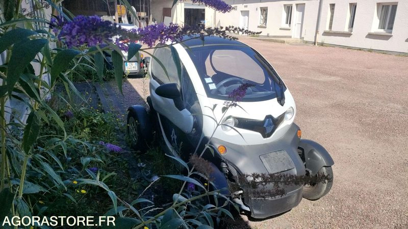 RENAULT TWIZY - 2012 - 6410 KM - Сетеренско возило/ Квад: слика 3 RENAULT TWIZY - 2012 - 6410 KM - Сетеренско возило/ Квад: слика 3