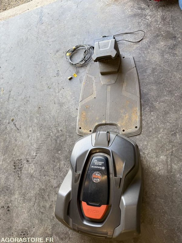 ROBOT de tonte 450x Husqvarna occasion 2022 5000m2 - Градинарска косилка: слика 3 ROBOT de tonte 450x Husqvarna occasion 2022 5000m2 - Градинарска косилка: слика 3