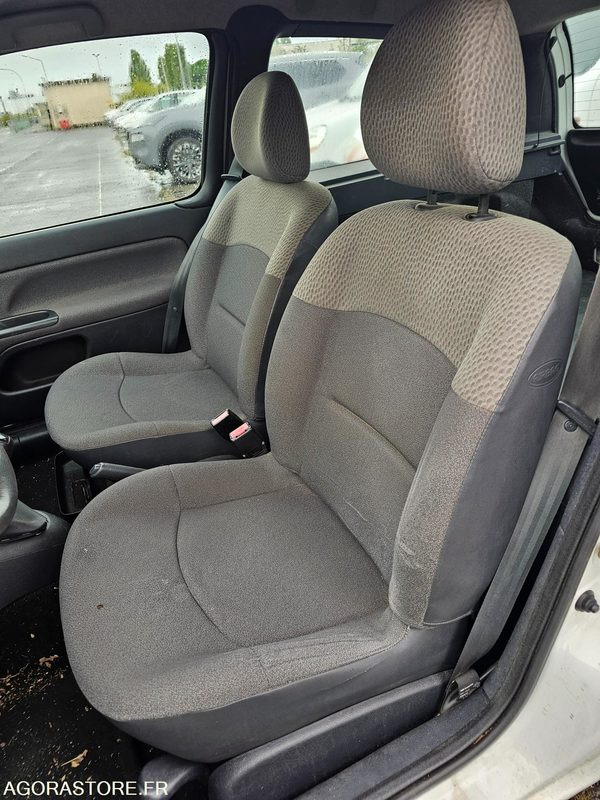 Renault Clio - 2005 - 94635KM - 8970SK41 - Автомобил: слика 5 Renault Clio - 2005 - 94635KM - 8970SK41 - Автомобил: слика 5