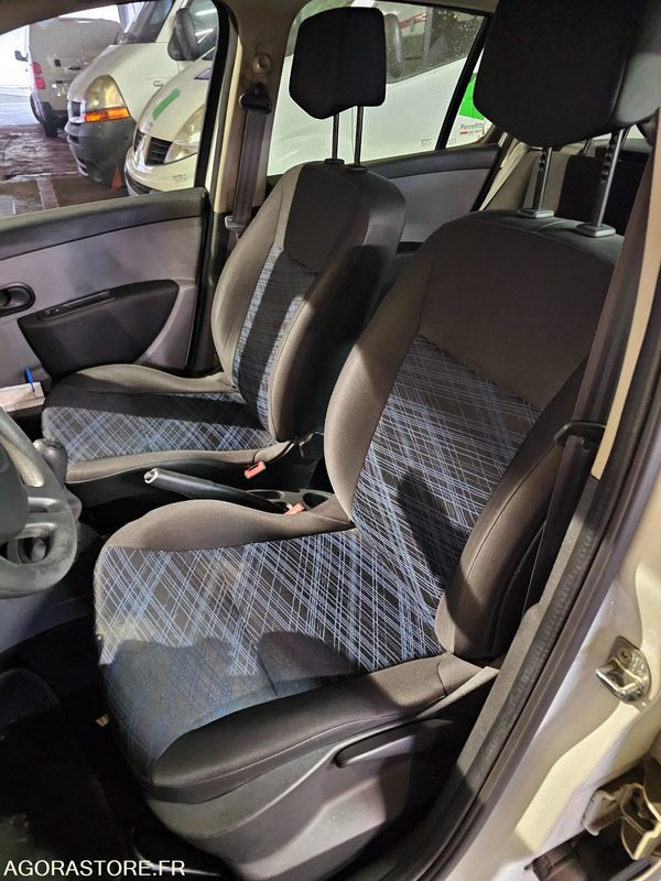 Renault Clio - 2007 - 27559kms - AN 616 HH - Автомобил: слика 5 Renault Clio - 2007 - 27559kms - AN 616 HH - Автомобил: слика 5