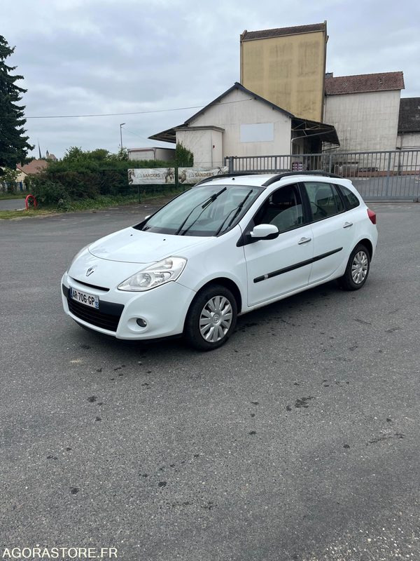 Renault Clio 3 - 209 000km - 2010 - Автомобил: слика 3 Renault Clio 3 - 209 000km - 2010 - Автомобил: слика 3