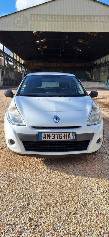 Renault Clio - Автомобил: слика 2 Renault Clio - Автомобил: слика 2