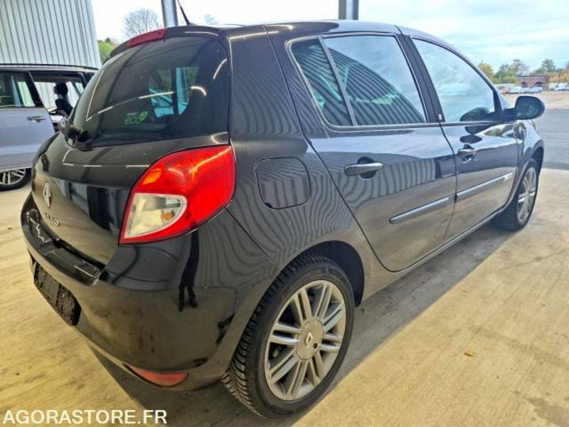 Renault Clio III Phase 2 – TomTom Edition 1.2 75 – 2011 – Seulement 33 200 km – - Автомобил: слика 2 Renault Clio III Phase 2 – TomTom Edition 1.2 75 – 2011 – Seulement 33 200 km – - Автомобил: слика 2