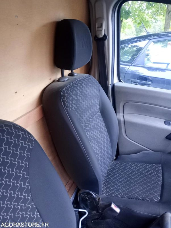 Renault Kangoo 6CV 136506 kms 2009 - Мало комбе: слика 4 Renault Kangoo 6CV 136506 kms 2009 - Мало комбе: слика 4