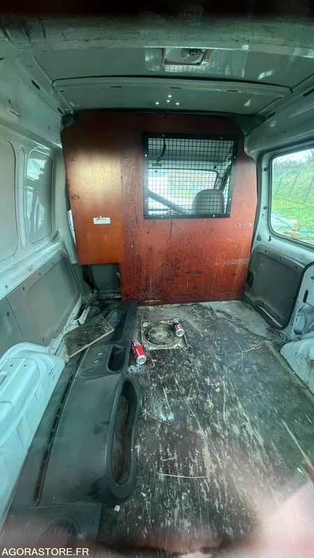 Renault Kangoo en l’état - Мало комбе: слика 4 Renault Kangoo en l’état - Мало комбе: слика 4