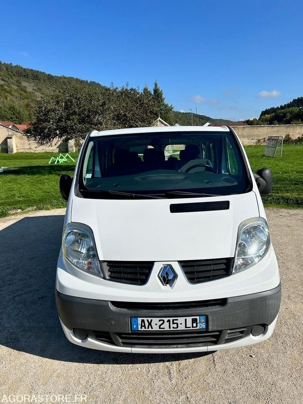 Renault Trafic 2 - 2010 - 141000 kms - Минибус, Патничко комбе: слика 2 Renault Trafic 2 - 2010 - 141000 kms - Минибус, Патничко комбе: слика 2