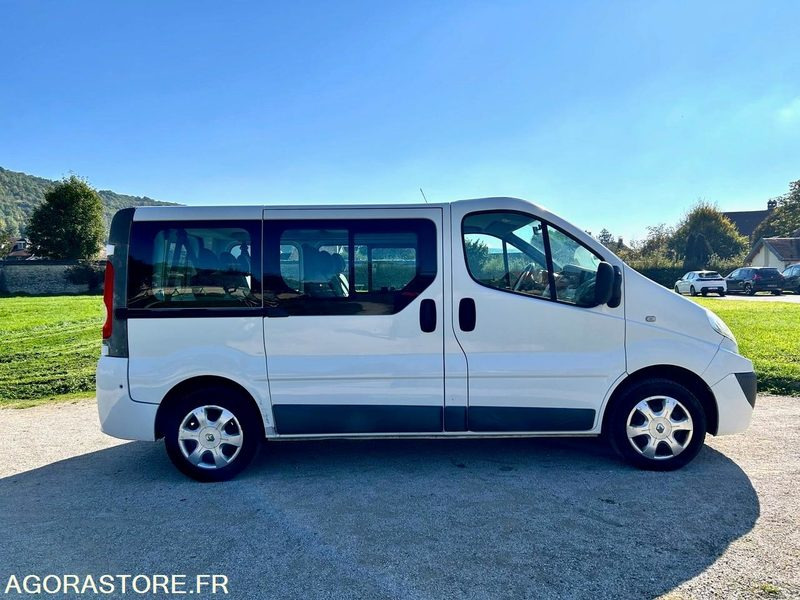 Renault Trafic 2 - 2010 - 141000 kms - Минибус, Патничко комбе: слика 5 Renault Trafic 2 - 2010 - 141000 kms - Минибус, Патничко комбе: слика 5