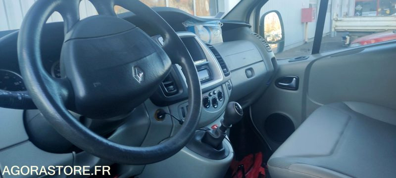 Renault Trafic 2 combi phrase . 2.0 dci 16v minibus long 90 cv - Минибус, Патничко комбе: слика 4 Renault Trafic 2 combi phrase . 2.0 dci 16v minibus long 90 cv - Минибус, Патничко комбе: слика 4