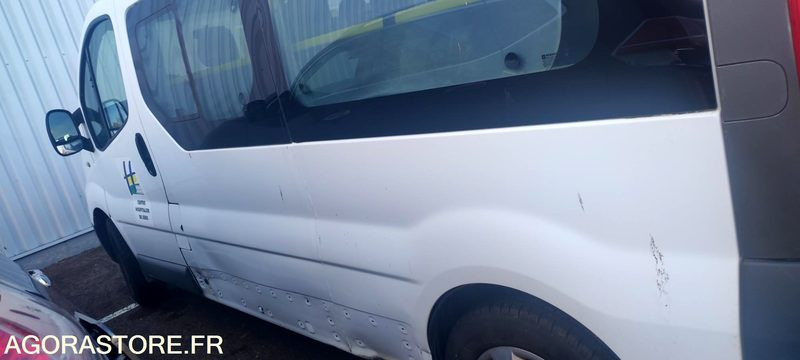 Renault Trafic 2 combi phrase . 2.0 dci 16v minibus long 90 cv - Минибус, Патничко комбе: слика 2 Renault Trafic 2 combi phrase . 2.0 dci 16v minibus long 90 cv - Минибус, Патничко комбе: слика 2