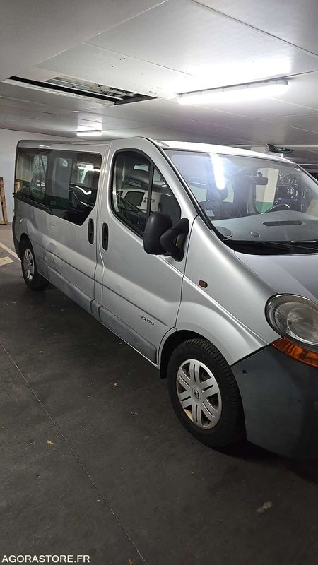 Renault Trafic - 2004 - 257907kms - 1707-XB-22 - Минибус, Патничко комбе: слика 3 Renault Trafic - 2004 - 257907kms - 1707-XB-22 - Минибус, Патничко комбе: слика 3