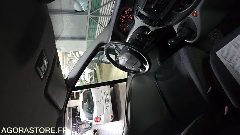 Renault Trafic - 2004 - 257907kms - 1707-XB-22 - Минибус, Патничко комбе: слика 4 Renault Trafic - 2004 - 257907kms - 1707-XB-22 - Минибус, Патничко комбе: слика 4