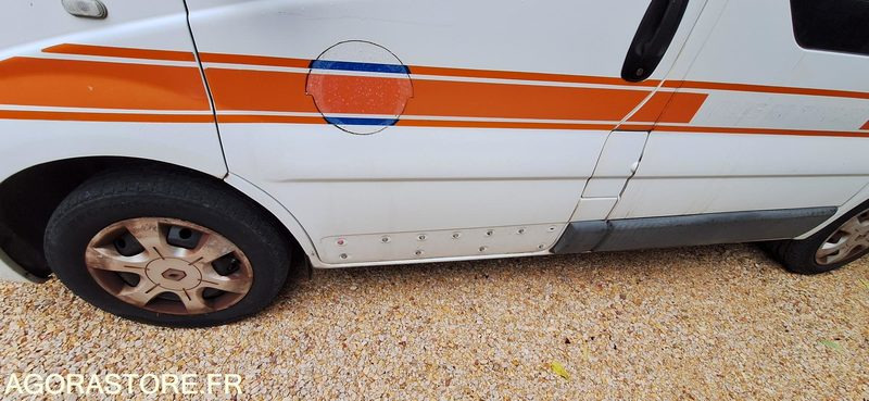 Renault Trafic - 2006 - 130000 - Минибус, Патничко комбе: слика 4 Renault Trafic - 2006 - 130000 - Минибус, Патничко комбе: слика 4