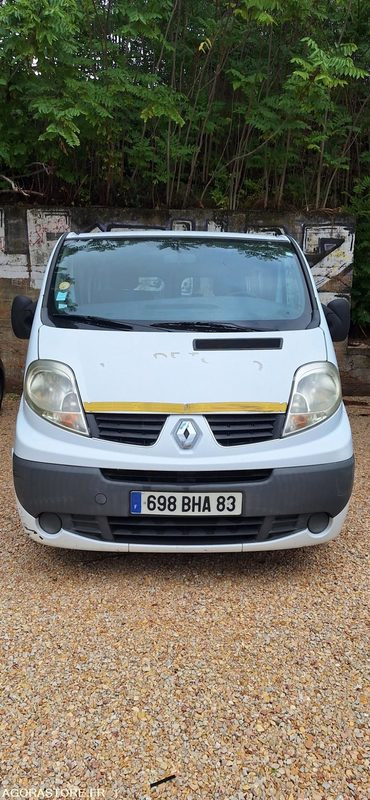 Renault Trafic - 2006 - 130000 - Минибус, Патничко комбе: слика 2 Renault Trafic - 2006 - 130000 - Минибус, Патничко комбе: слика 2