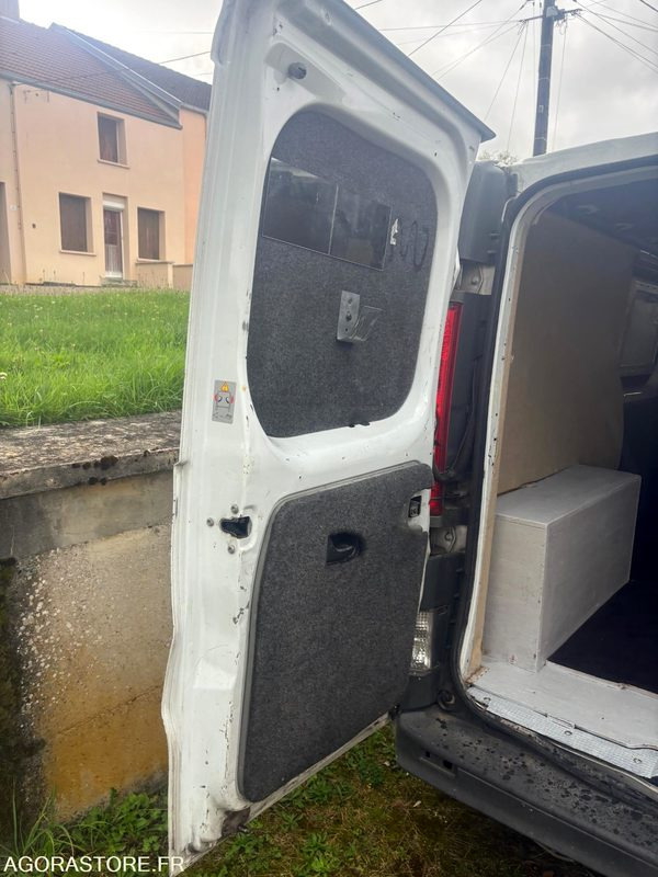 Renault Trafic dci 115 / 228000 km - Immatriculation anglaise - Мало комбе, Комби со двојна кабина: слика 3 Renault Trafic dci 115 / 228000 km - Immatriculation anglaise - Мало комбе, Комби со двојна кабина: слика 3