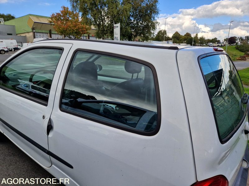Renault Twingo - 2007 - 85550 - 23AHL29 - Автомобил: слика 4 Renault Twingo - 2007 - 85550 - 23AHL29 - Автомобил: слика 4