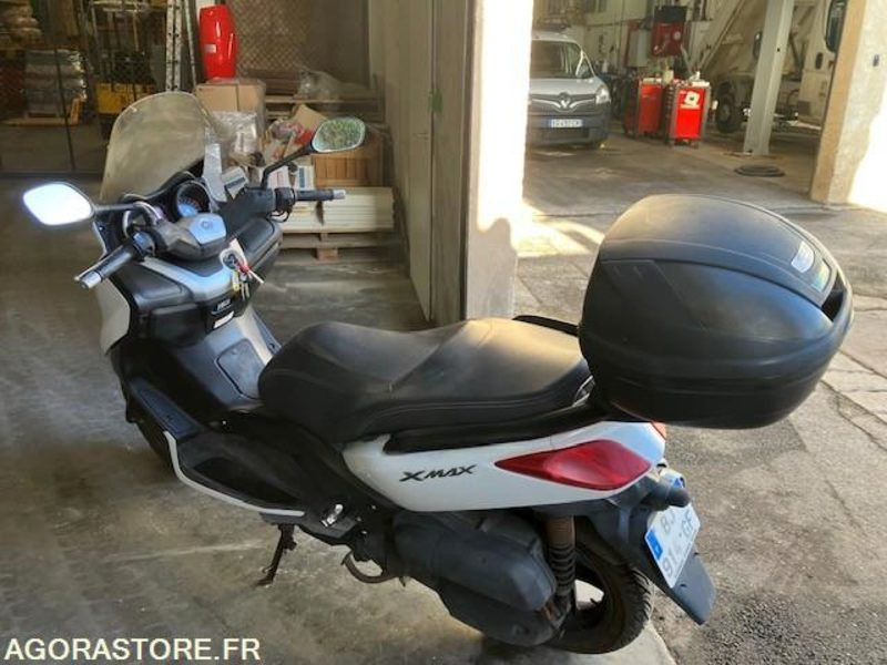 SCOOTER YAMAHA XMAX (EN PANNE) - Мотоцикл: слика 4 SCOOTER YAMAHA XMAX (EN PANNE) - Мотоцикл: слика 4