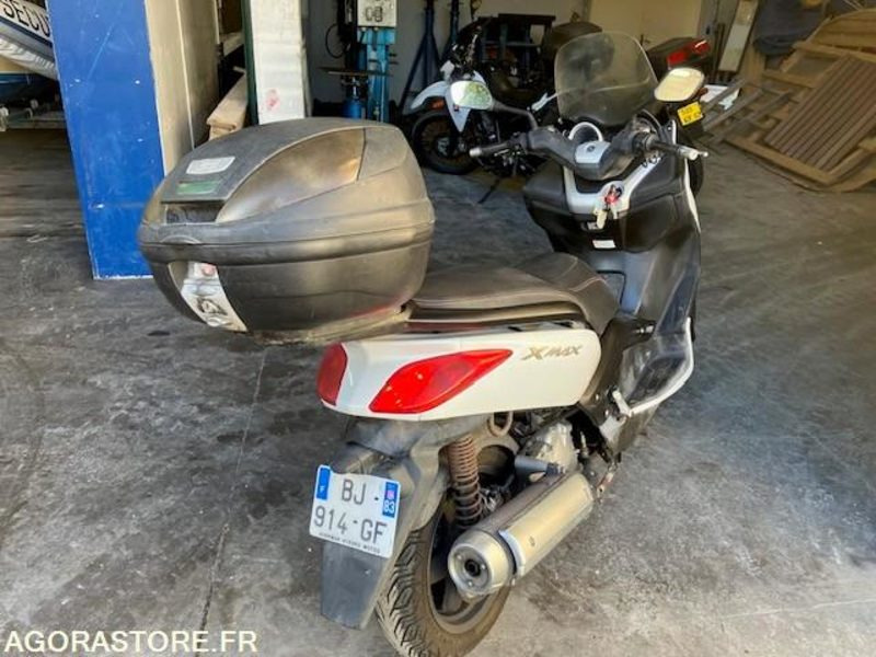 SCOOTER YAMAHA XMAX (EN PANNE) - Мотоцикл: слика 3 SCOOTER YAMAHA XMAX (EN PANNE) - Мотоцикл: слика 3