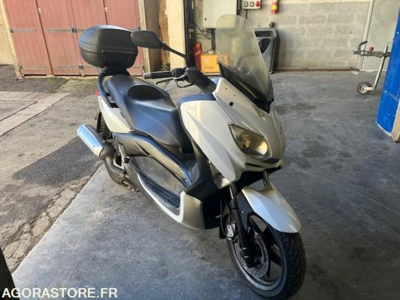 SCOOTER YAMAHA XMAX (EN PANNE) - Мотоцикл: слика 2 SCOOTER YAMAHA XMAX (EN PANNE) - Мотоцикл: слика 2