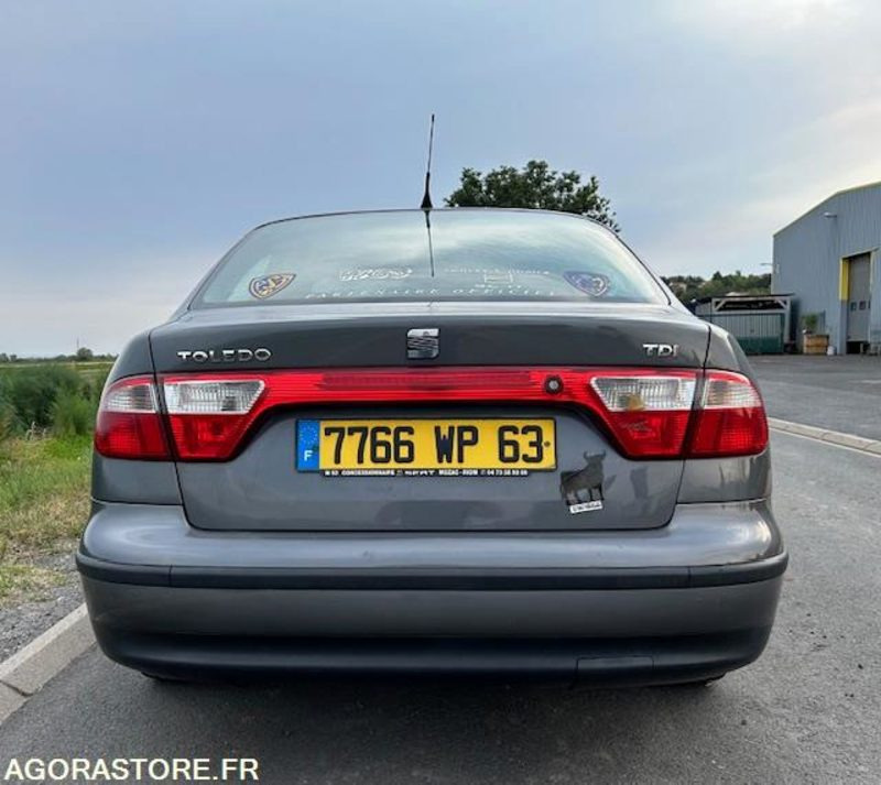 SEAT TOLEDO 1.9 TDI 110 CH - 2000 - 208 500 kms - Автомобил: слика 4 SEAT TOLEDO 1.9 TDI 110 CH - 2000 - 208 500 kms - Автомобил: слика 4