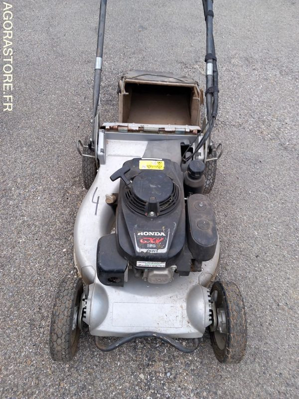 TONDEUSE THERMIQUE TRACTEE ISEKI - Градинарска косилка: слика 1 TONDEUSE THERMIQUE TRACTEE ISEKI - Градинарска косилка: слика 1