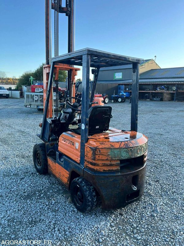 TOYOTA chariot levée libre TOYOTA 025FD18 Diesel - Дизел вилушкар: слика 5 TOYOTA chariot levée libre TOYOTA 025FD18 Diesel - Дизел вилушкар: слика 5