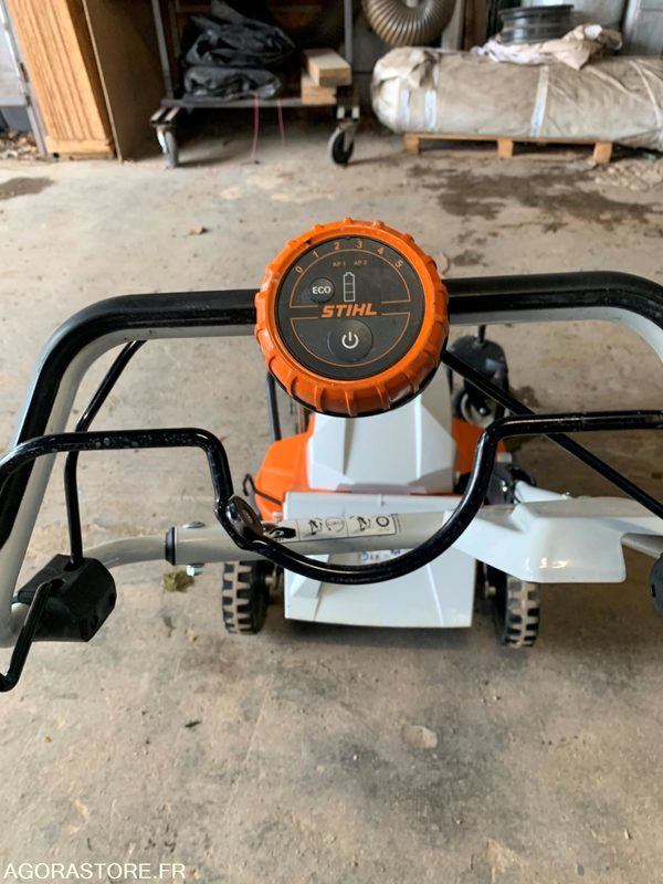 Tondeuse STIHL - Градинарска косилка: слика 2 Tondeuse STIHL - Градинарска косилка: слика 2