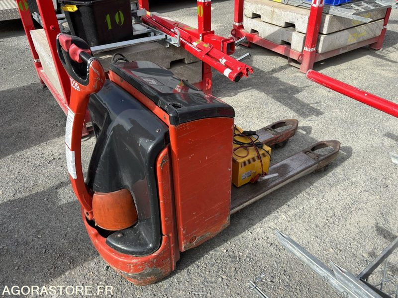 Transpalette électrique 1800kg Fenwick T18 - Вилушкар за палети: слика 3 Transpalette électrique 1800kg Fenwick T18 - Вилушкар за палети: слика 3