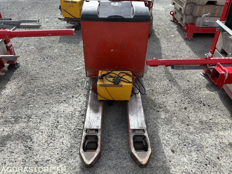 Transpalette électrique 1800kg Fenwick T18 - Вилушкар за палети: слика 1 Transpalette électrique 1800kg Fenwick T18 - Вилушкар за палети: слика 1