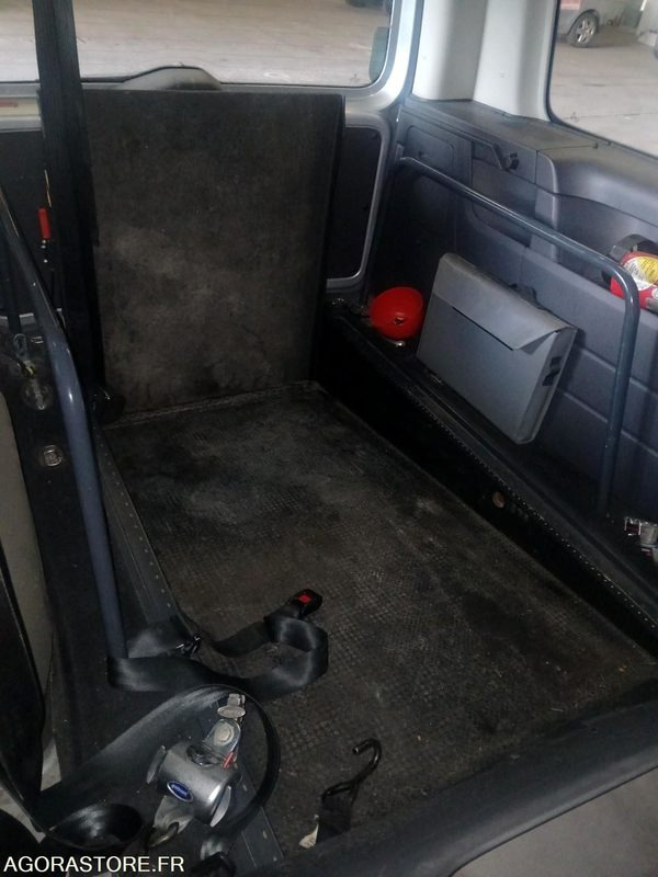 VOLKSWAGEN CADDY TPMR N°150169 - Минибус, Патничко комбе: слика 4 VOLKSWAGEN CADDY TPMR N°150169 - Минибус, Патничко комбе: слика 4