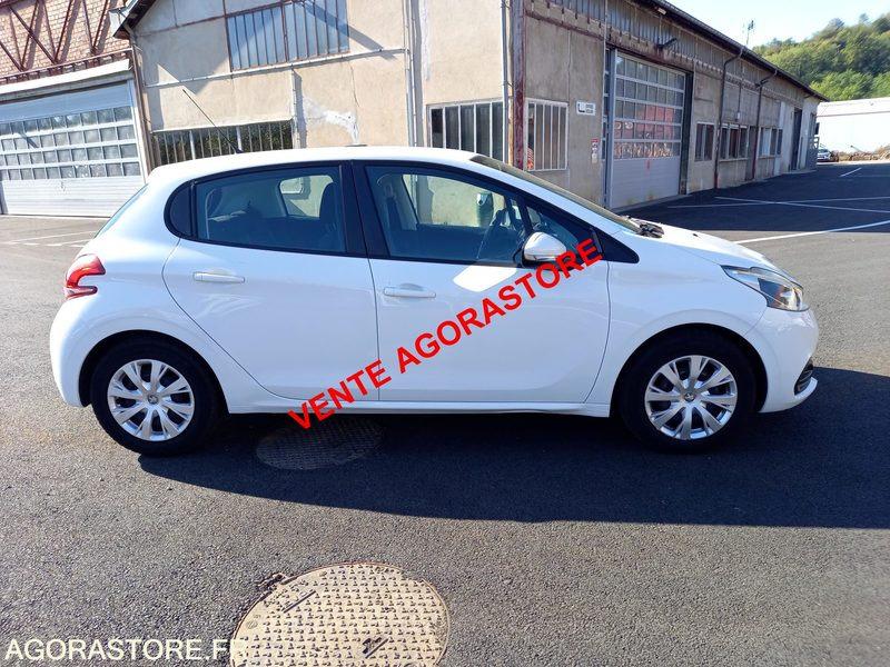 Vends Peugeot 208 essence - Автомобил: слика 4 Vends Peugeot 208 essence - Автомобил: слика 4
