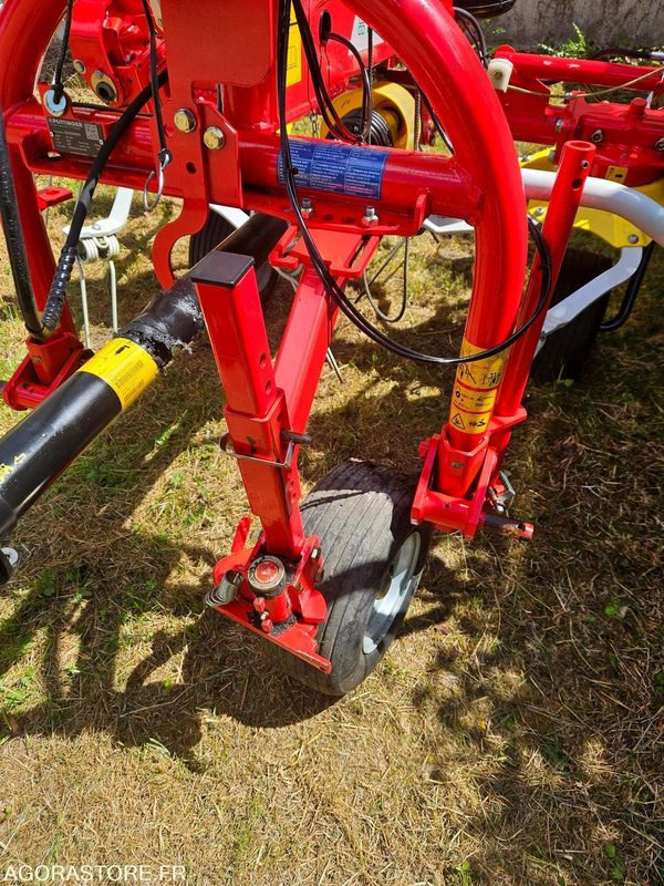 Faneuse Pottinger Hit4.47 année 2017 - Земјоделска машина: слика 4 Faneuse Pottinger Hit4.47 année 2017 - Земјоделска машина: слика 4