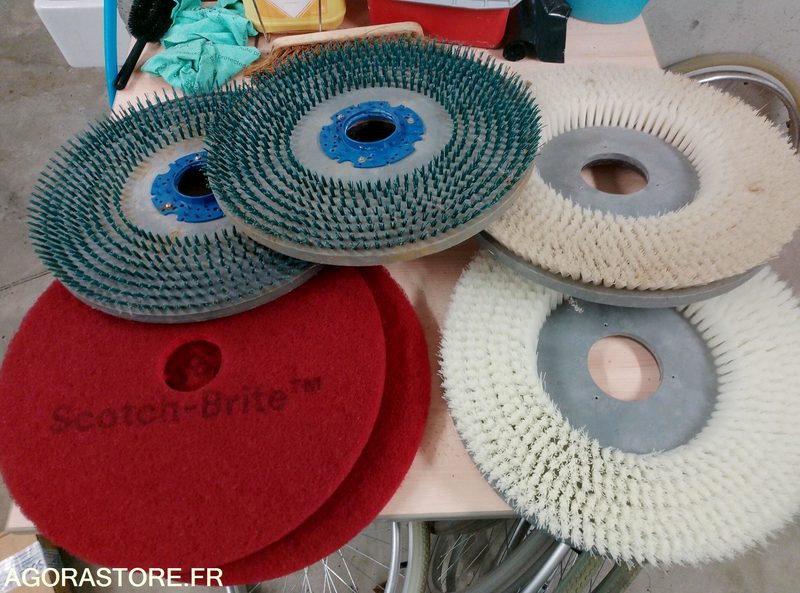 Auto laveuse TENNANT T300 - Машина за чистење подови: слика 1 Auto laveuse TENNANT T300 - Машина за чистење подови: слика 1