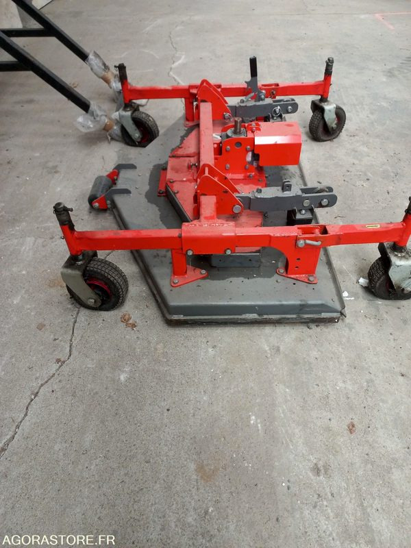 Coupe de tondeuse mulchng Morgneux TMC 150 fixation Kubota - Градинарска косилка: слика 1 Coupe de tondeuse mulchng Morgneux TMC 150 fixation Kubota - Градинарска косилка: слика 1