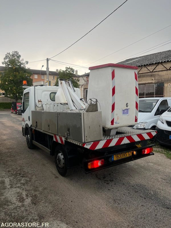 Nissan cabstar 2.5 dci nacelle 7m 129353km - Мало комбе: слика 3 Nissan cabstar 2.5 dci nacelle 7m 129353km - Мало комбе: слика 3